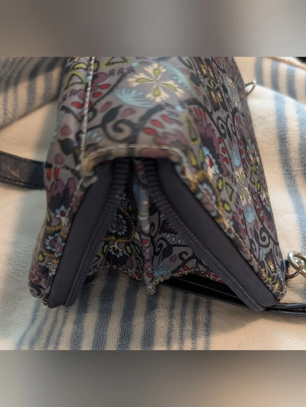 Sakroots In Gray Mosaic World Wallet/Wristlet Clutch